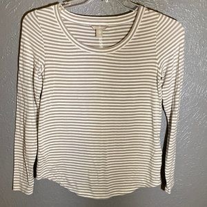 Banana Republic long sleeve crew neck top. Very comfortable with spandex in it♥️